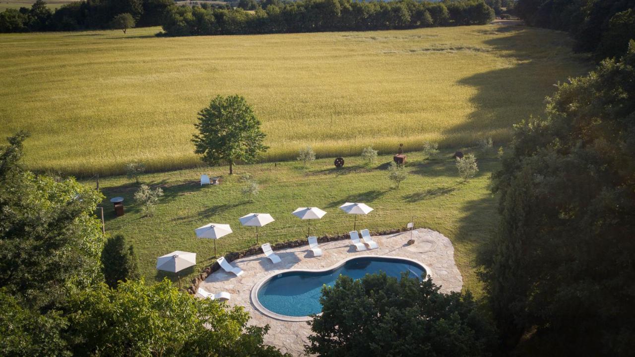 Glamping In Toscana, Luxury Tents In Agriturismo Biologico 소르나노 외부 사진