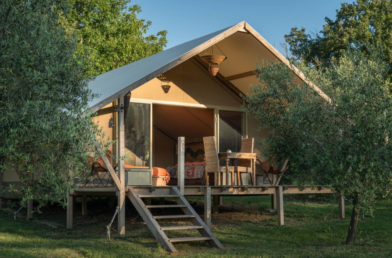 Glamping In Toscana, Luxury Tents In Agriturismo Biologico 소르나노 외부 사진